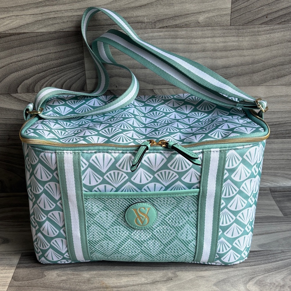 NWOT Victoria's Secret Mint Green Patterned Lounch Bag